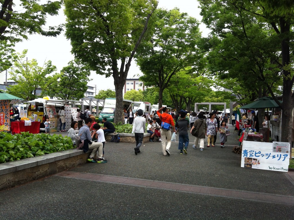 京都鉄道博物館　外のフードカー　売店　食べ物　画像02