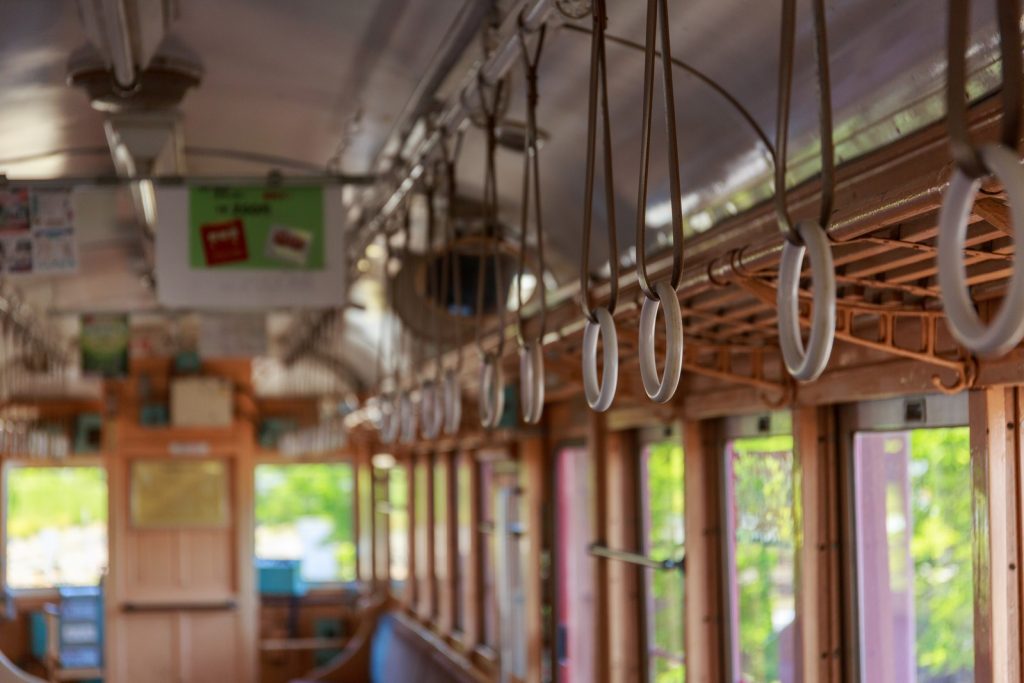 京都鉄道博物館のイメージ画像（レトロな電車）