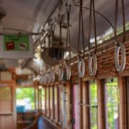 京都鉄道博物館のイメージ画像（レトロな電車）