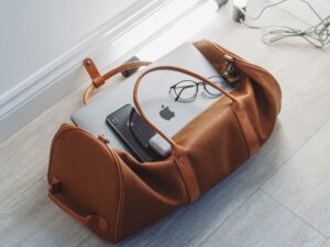 マクドナルドWiFiが気になる人におすすめのポケット型Wi-Fiを短期旅行に持っていくためのバッグ