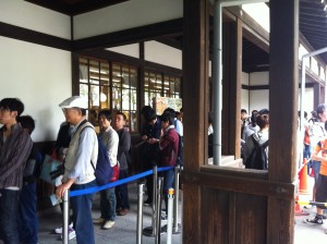 京都鉄道博物館　お土産屋　行列　画像