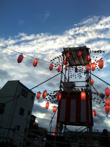 盆踊り大会の風景