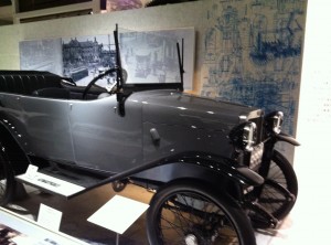 国立科学博物館のクラシックカー展示物の画像