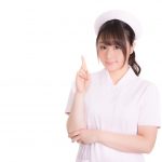 正しい処置を伝える美人ナースのイメージ画像