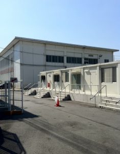 関東学院小学校の校庭横の部室前？画像
