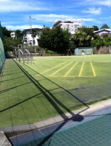 精華小学校のグラウンドの画像