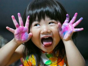 うんこ漢字ドリルを楽しむ子供のイメージ画像