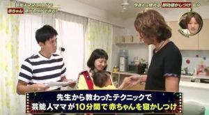 赤ちゃんを１０分間で寝かしつけるためのスゴ技テクニックをカリスマ保育士まあ先生から伝授してもらう金田朋子・森渉夫妻の画像