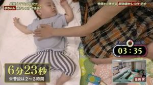 赤ちゃんを１０分間で寝かしつけまSHOWのチャレンジに６分２３秒で成功した川崎希さんの画像