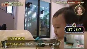 赤ちゃんを１０分間で寝かしつける即効寝かしつけテクニック「反町ポイズン」を実践している川崎希さんの画像