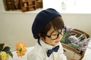 弱視眼鏡をかけている子供のイメージ画像