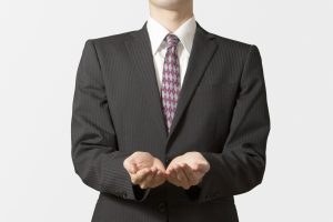「契約するにはお金が必要」と言ってくる男性