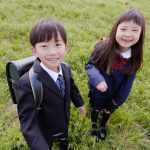 ソニー生命の学資保険で学校に通う子ども