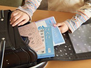次々と勉強する子ども