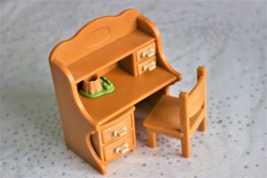家庭教師のあすなろで不登校コースを受ける子の机