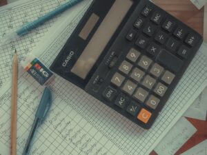 主婦Webライターの収入目安の早見表と電卓