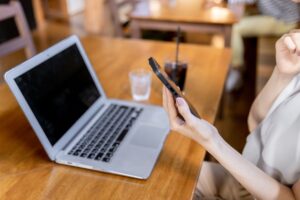 ITプロパートナーズの口コミ評判で連絡がないのに電話が多いのは本当かどうか検索している女性