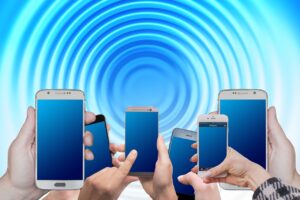 スマホでConyacの悪い口コミ評判を調べてみる人達