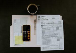 クラウドワークスでの支払い方法を準備しているデスク