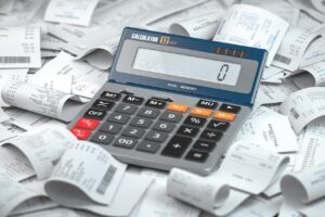 Webライターが経費で節税するテクニックを示しているWebライター