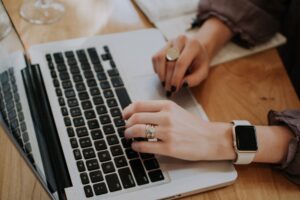採用されるためにライティング経験を積むWebライター