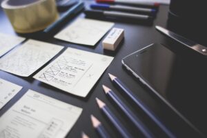 自分でロゴ作成をする前に準備することで準備して整理されたデスク